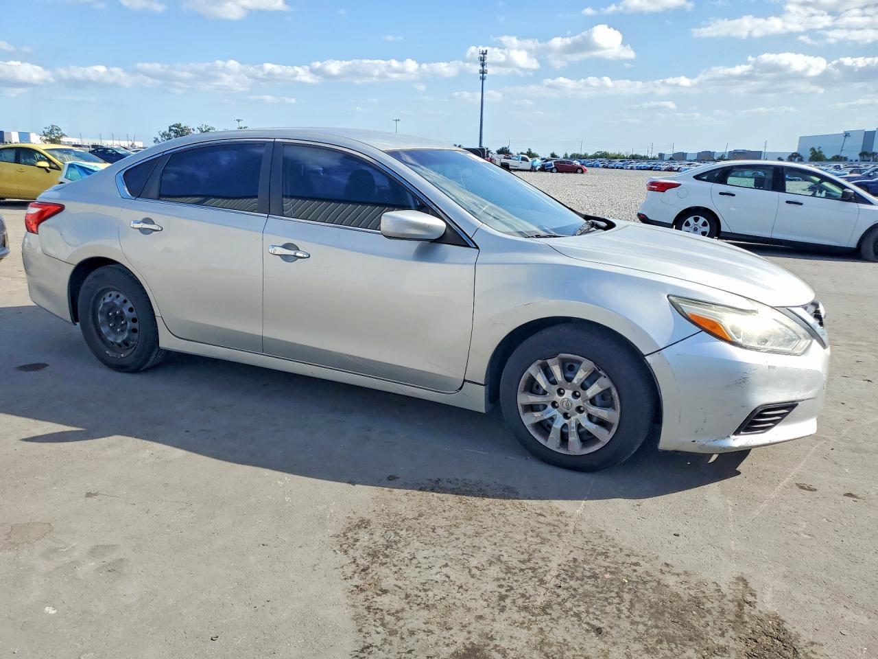 2017 Nissan Altima 2.5 S - Фото 4