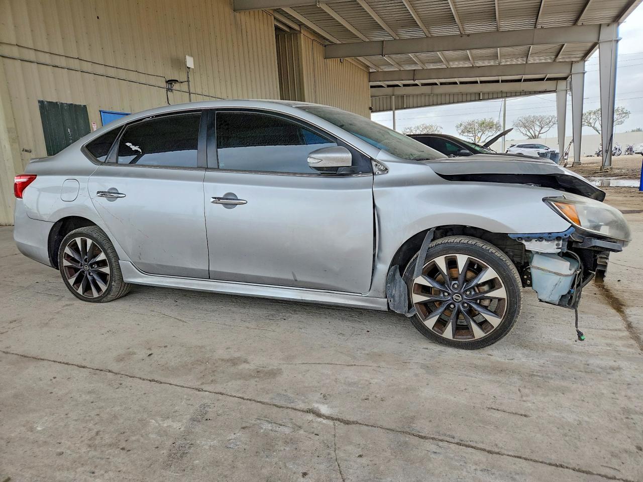 2017 Nissan Sentra Sr - Image 4