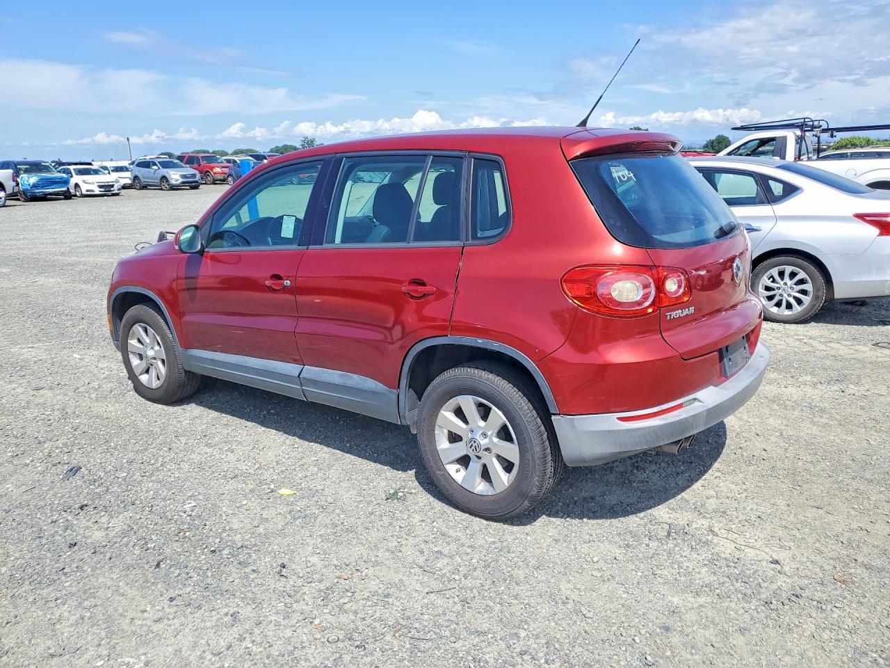 2010 Volkswagen Tiguan S - Image 2
