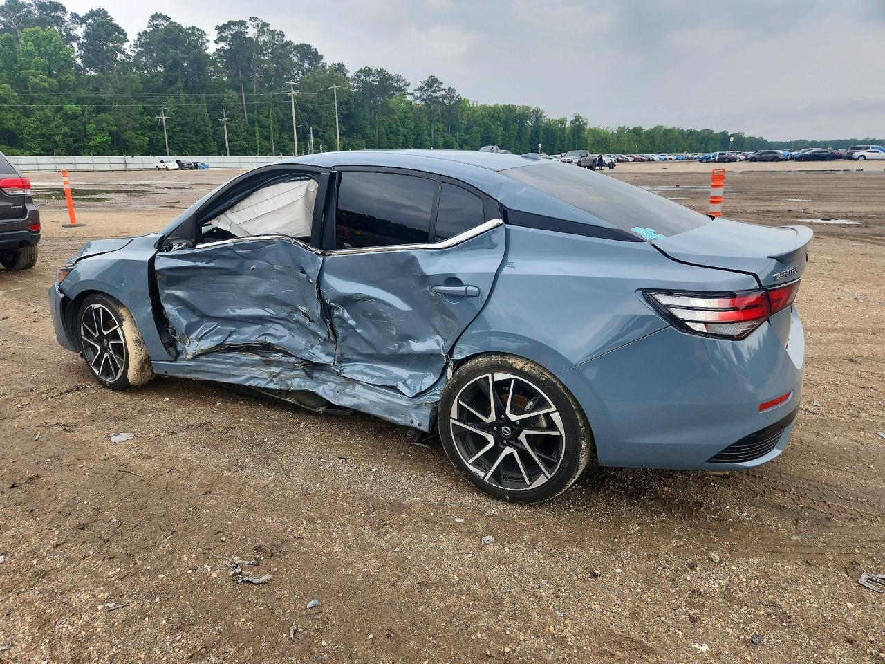 2024 Nissan Sentra Sr - Image 2