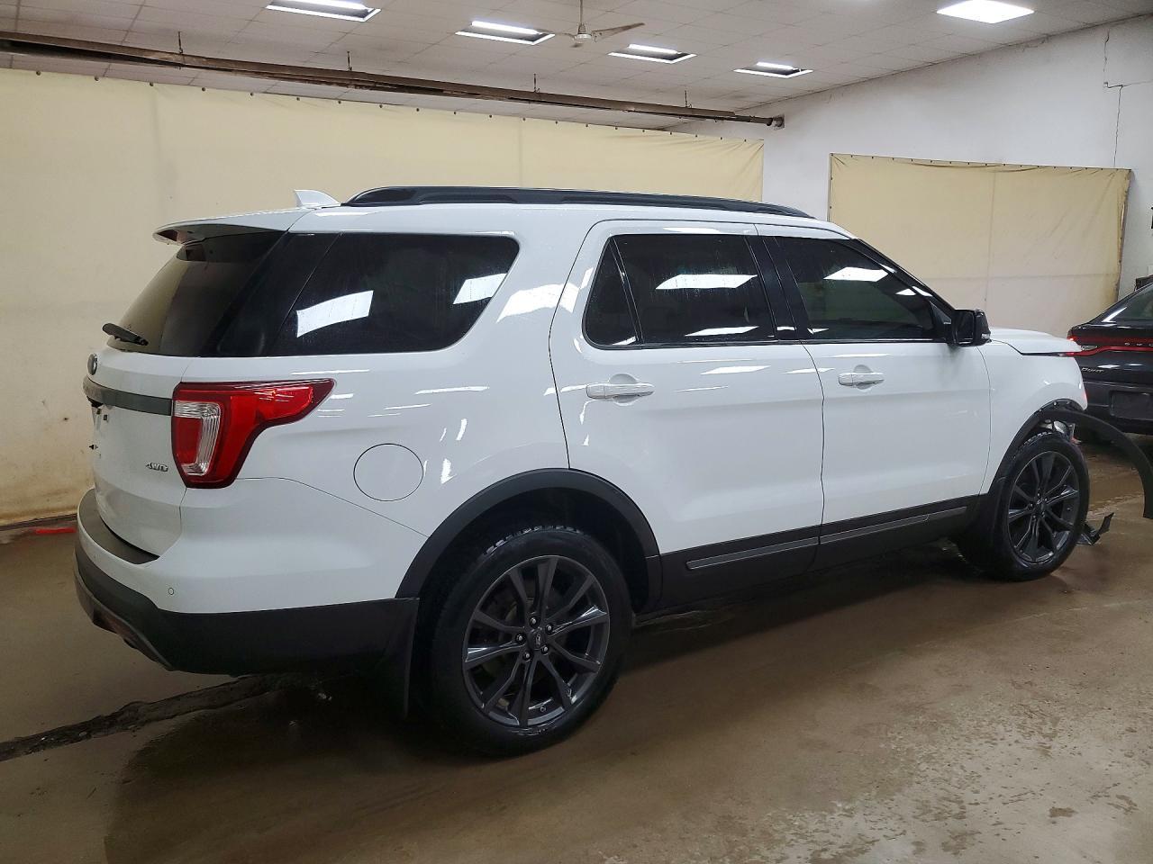 2017 Ford Explorer Xlt - Фото 3
