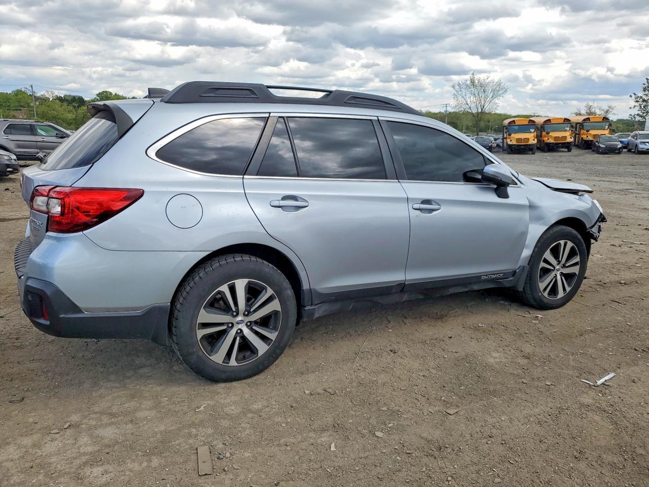 2019 Subaru Outback 3.6R Limited - Image 3