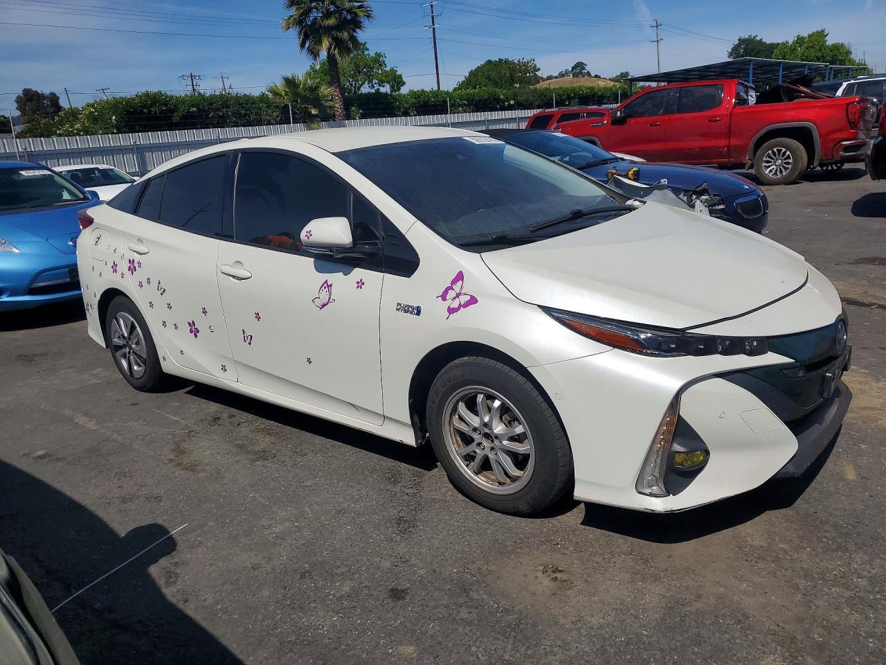 2017 Toyota Prius Prime Advanced - Image 4