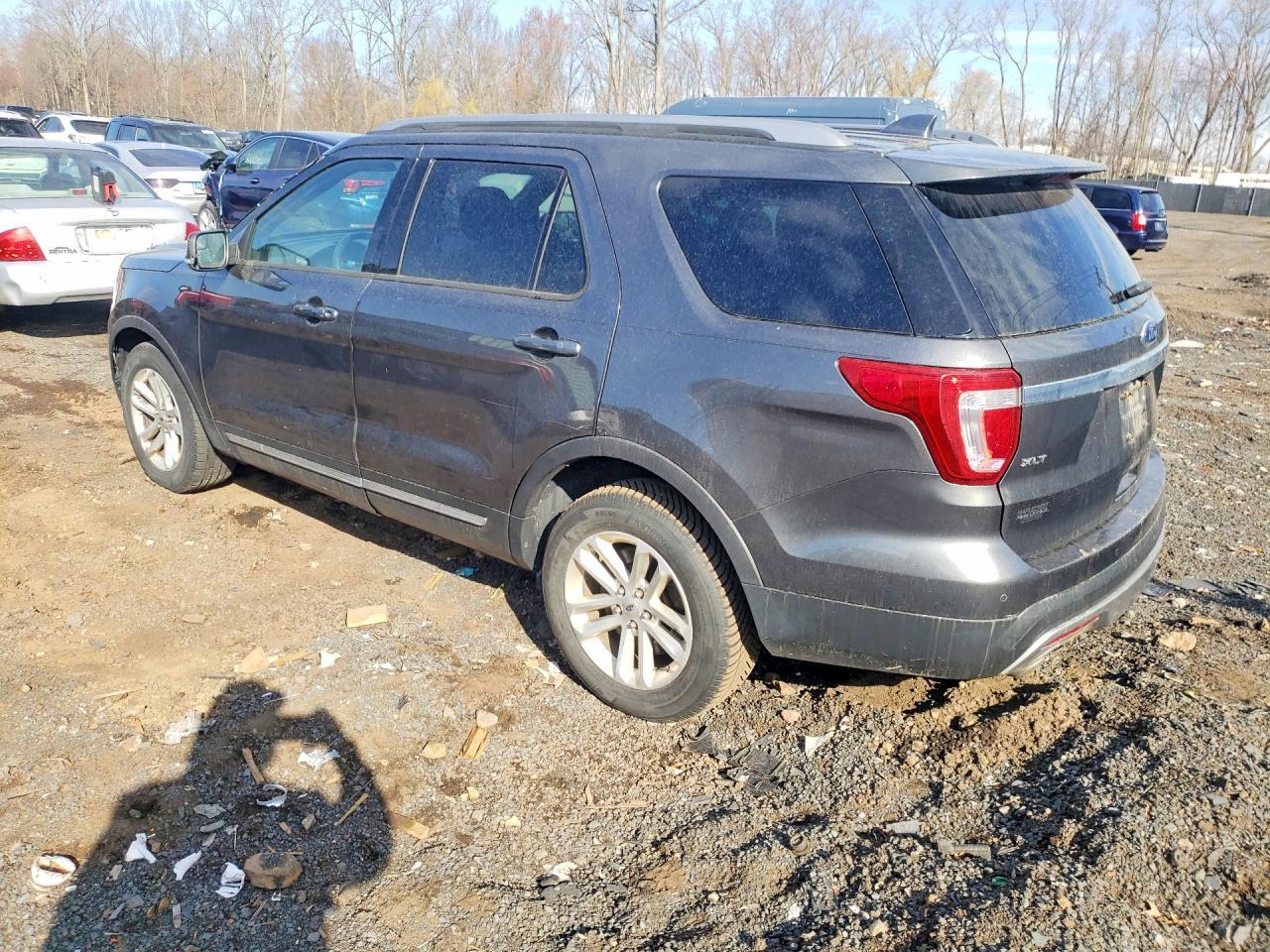 2016 Ford Explorer Xlt - Фото 2