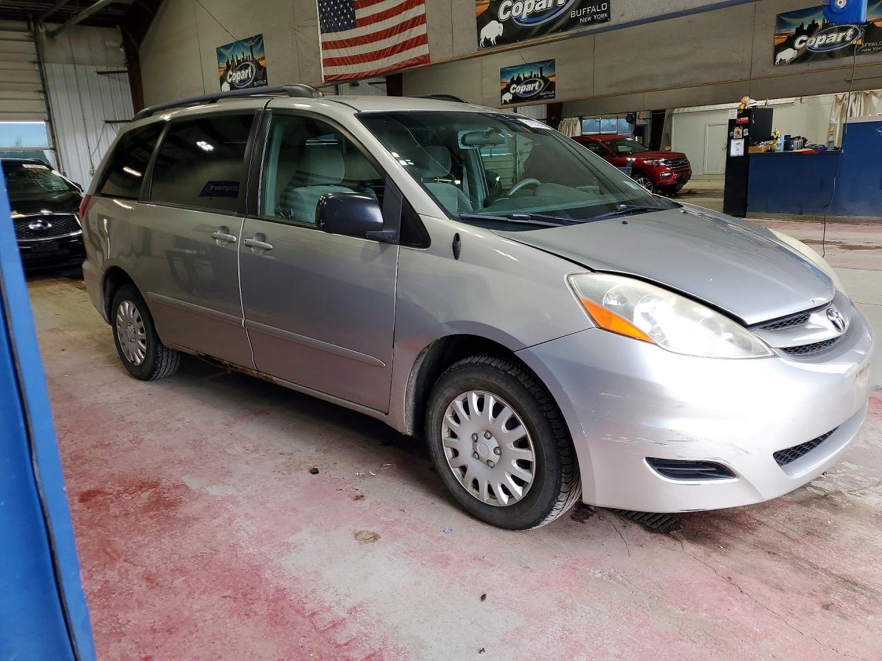 2008 Toyota Sienna Le 8-Passenger - Image 4