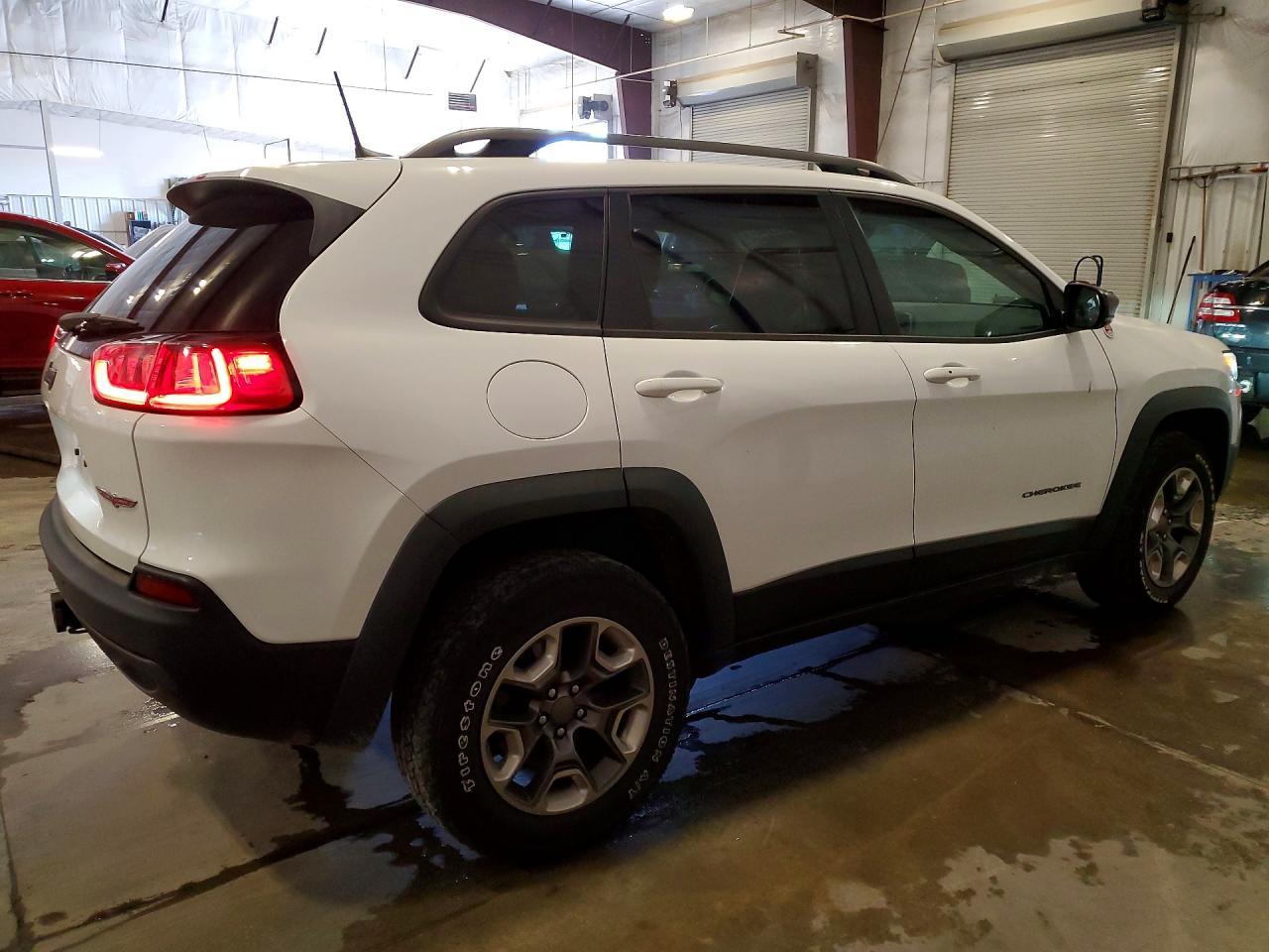 2019 Jeep Cherokee Trailhawk - Image 3