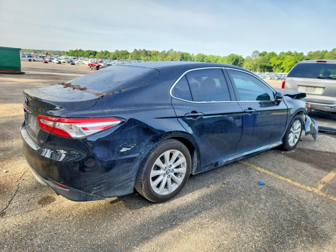 2018 Toyota Camry Le - Фото 3