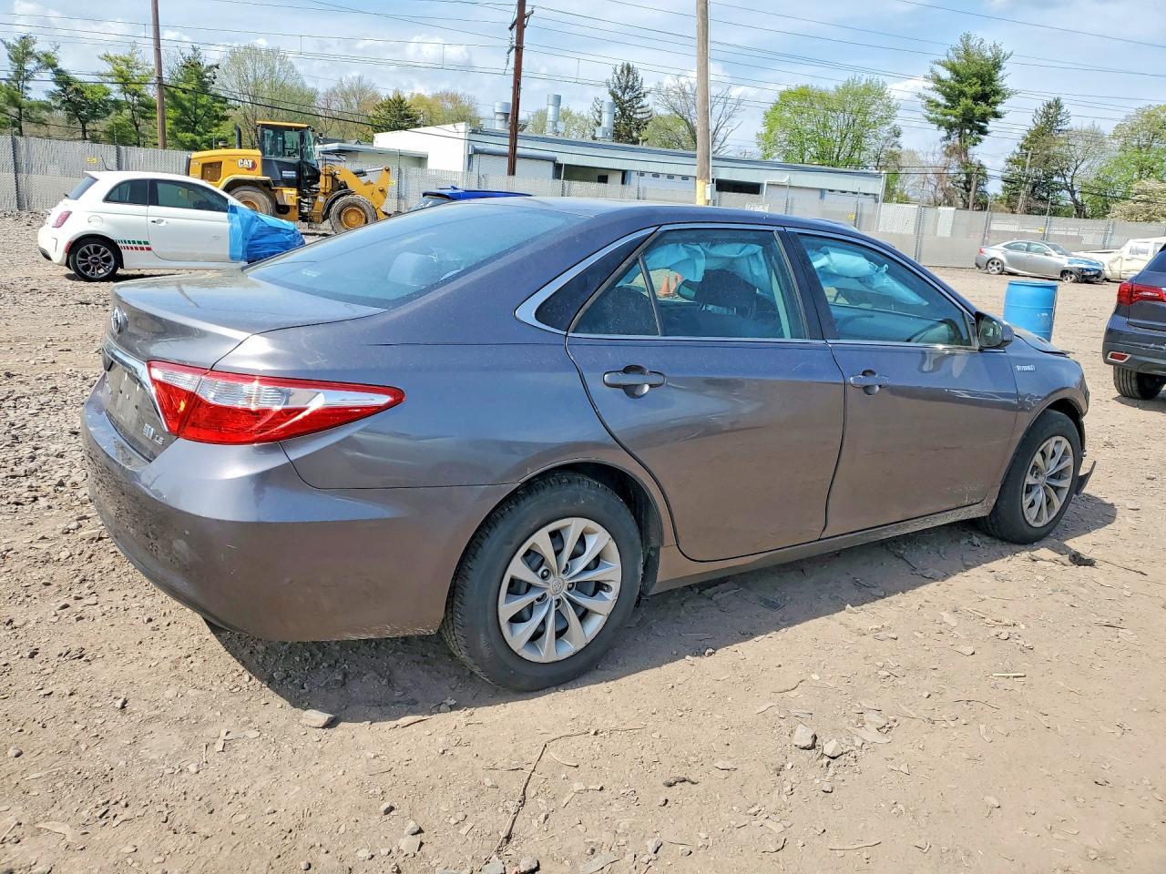 2015 Toyota Camry Hybrid Le - Фото 3