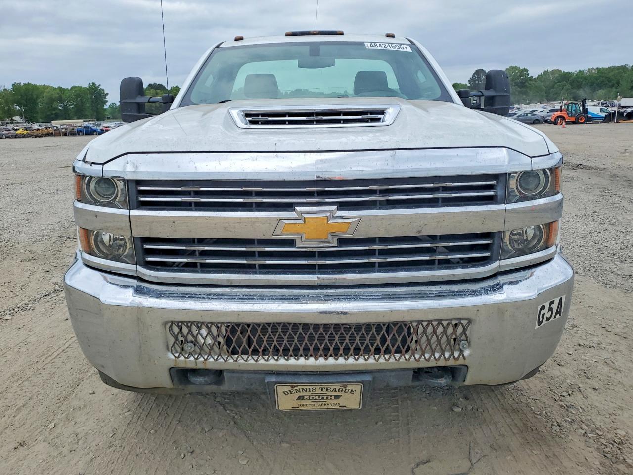 2017 Chevrolet Silverado C3500 - Image 5