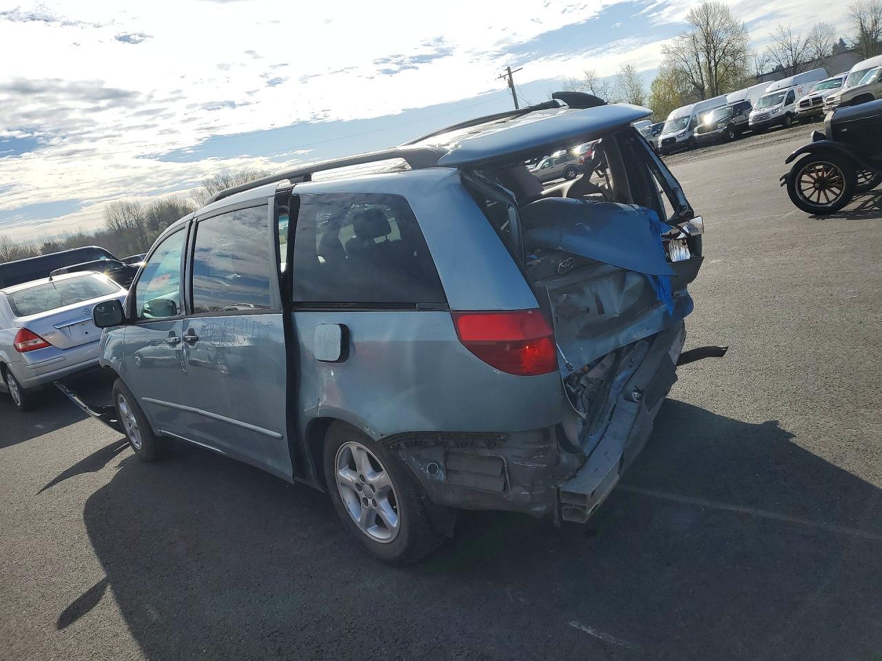 2004 Toyota Sienna Le 7 Passenger - Фото 2