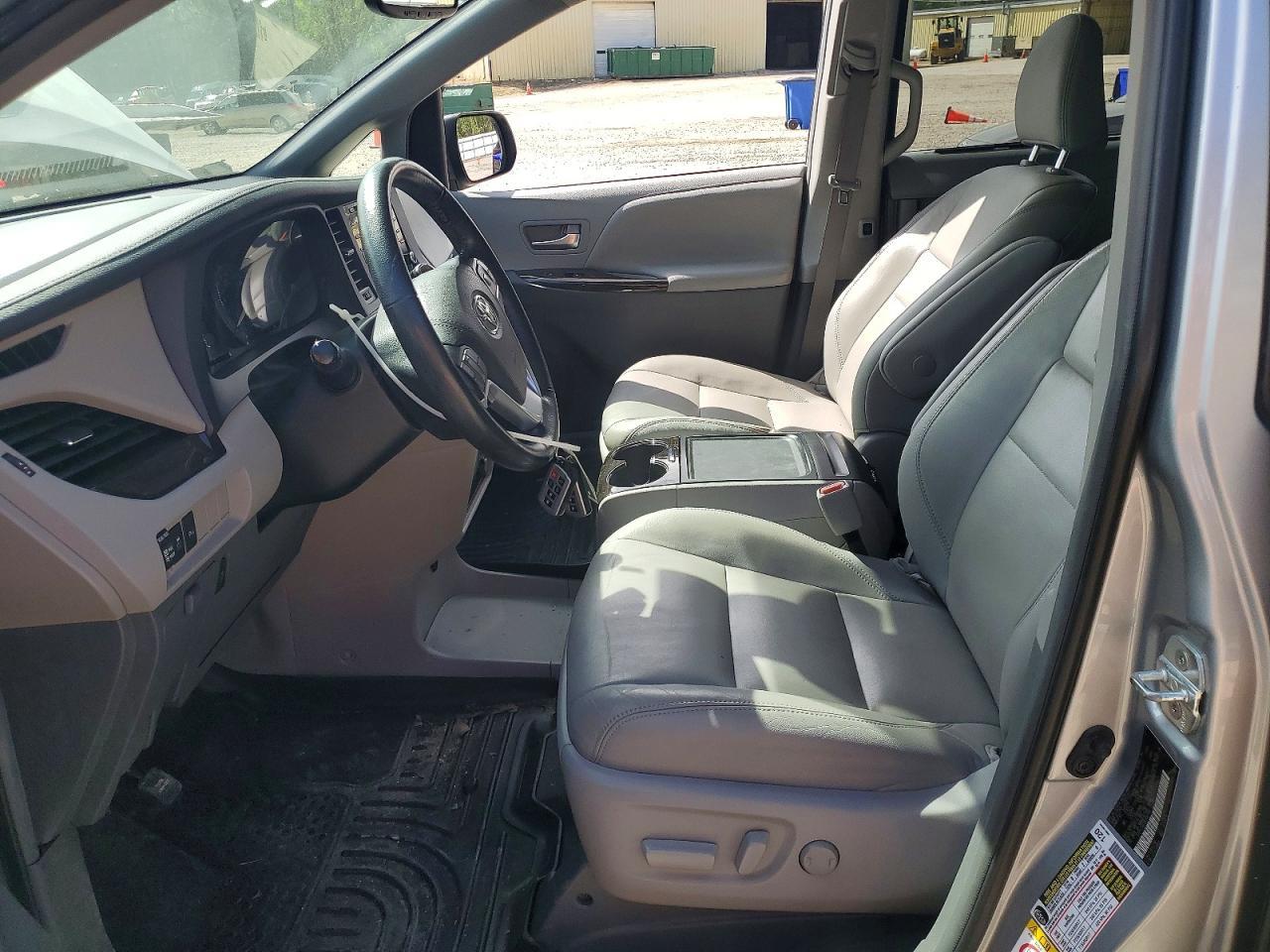 2019 Toyota Sienna Xle 8-Passenger - Image 7