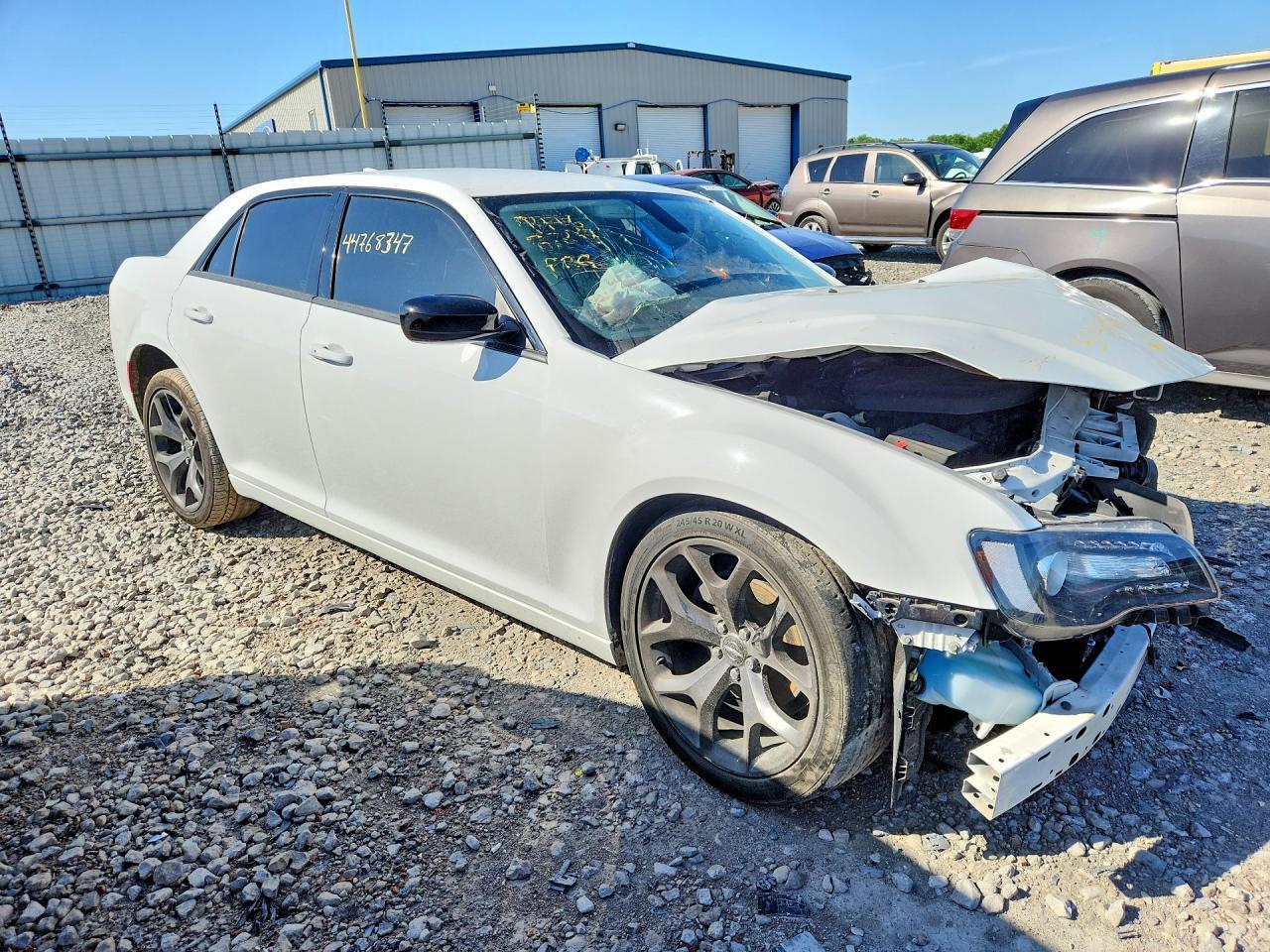 2021 Chrysler 300 Touring - Image 4