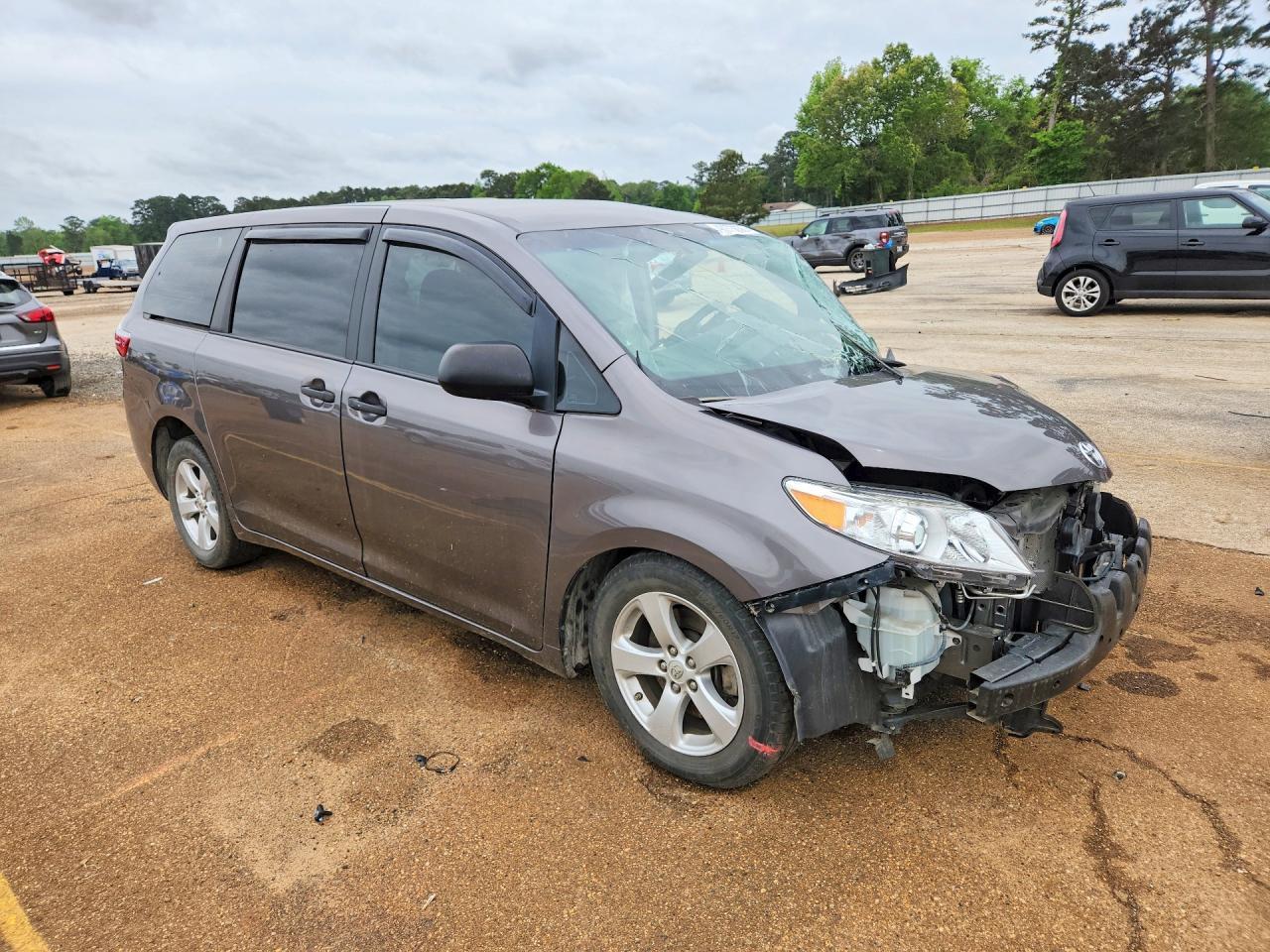 2017 Toyota Sienna L 7-Passenger - Image 4