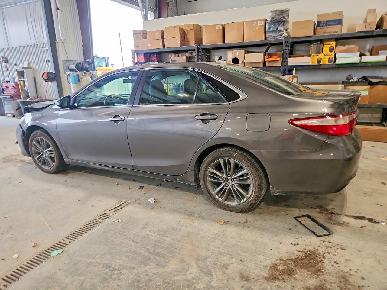 2017 Toyota Camry Se - Фото 2