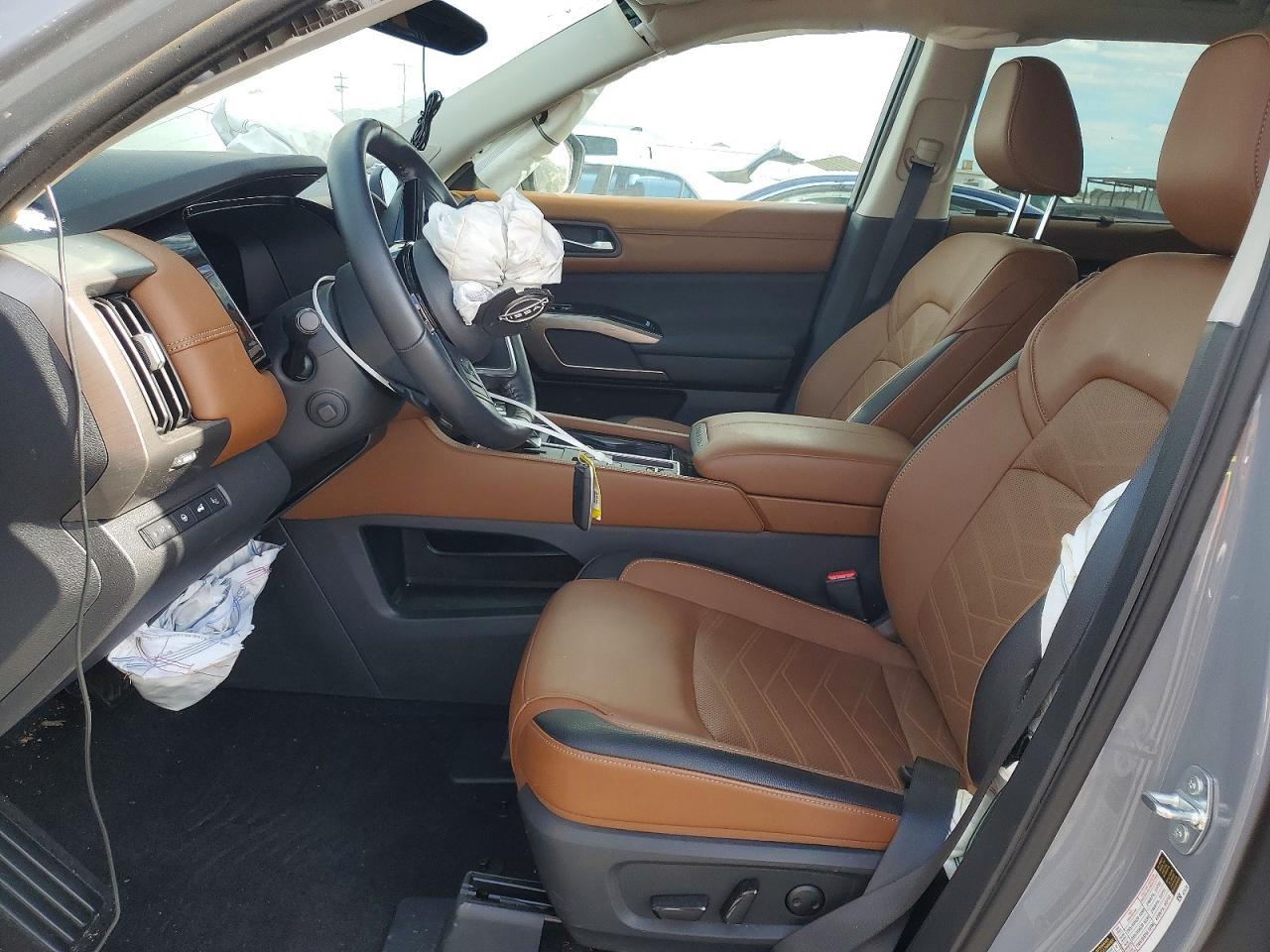 2025 Nissan Pathfinder Platinum - Фото 7