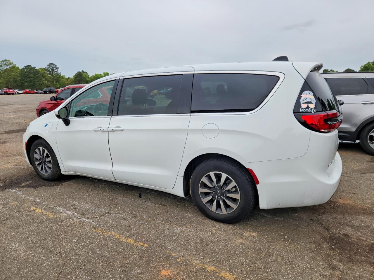 2023 Chrysler Pacifica Hybrid Touring L - Image 2