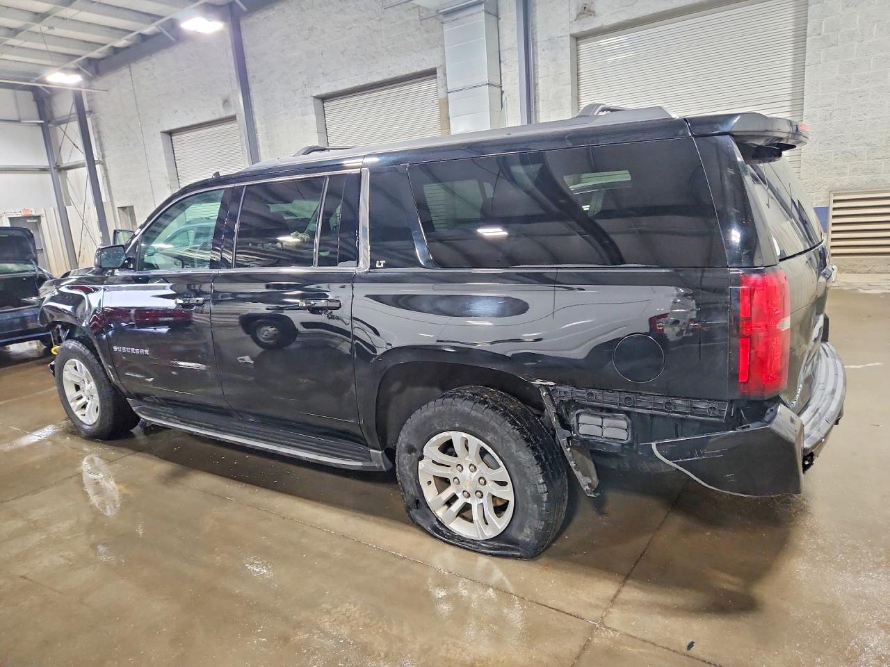 2017 Chevrolet Suburban K1500 Lt - Фото 2