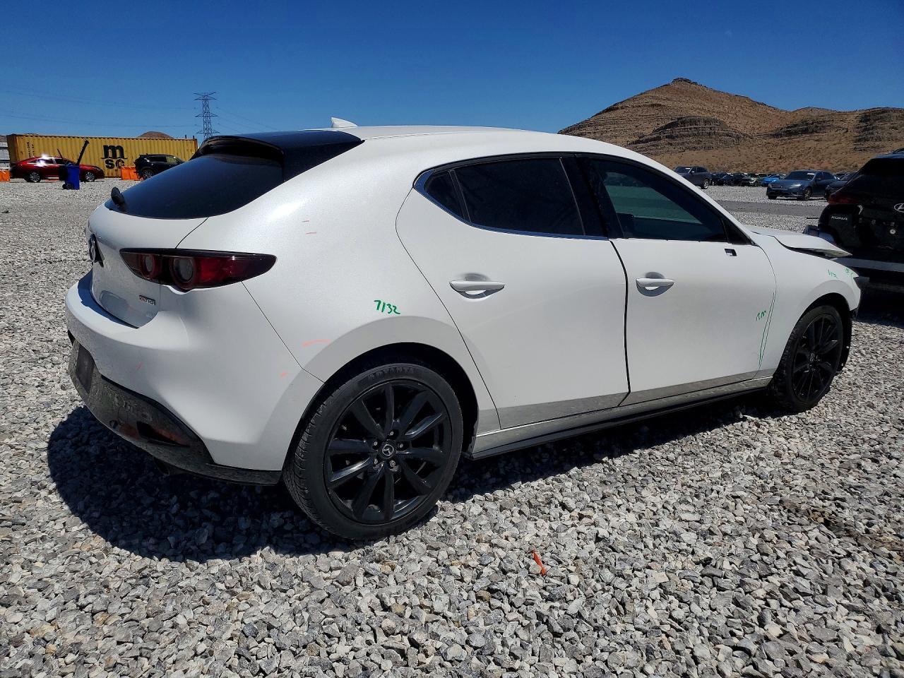 2021 Mazda 3 Premium - Фото 3