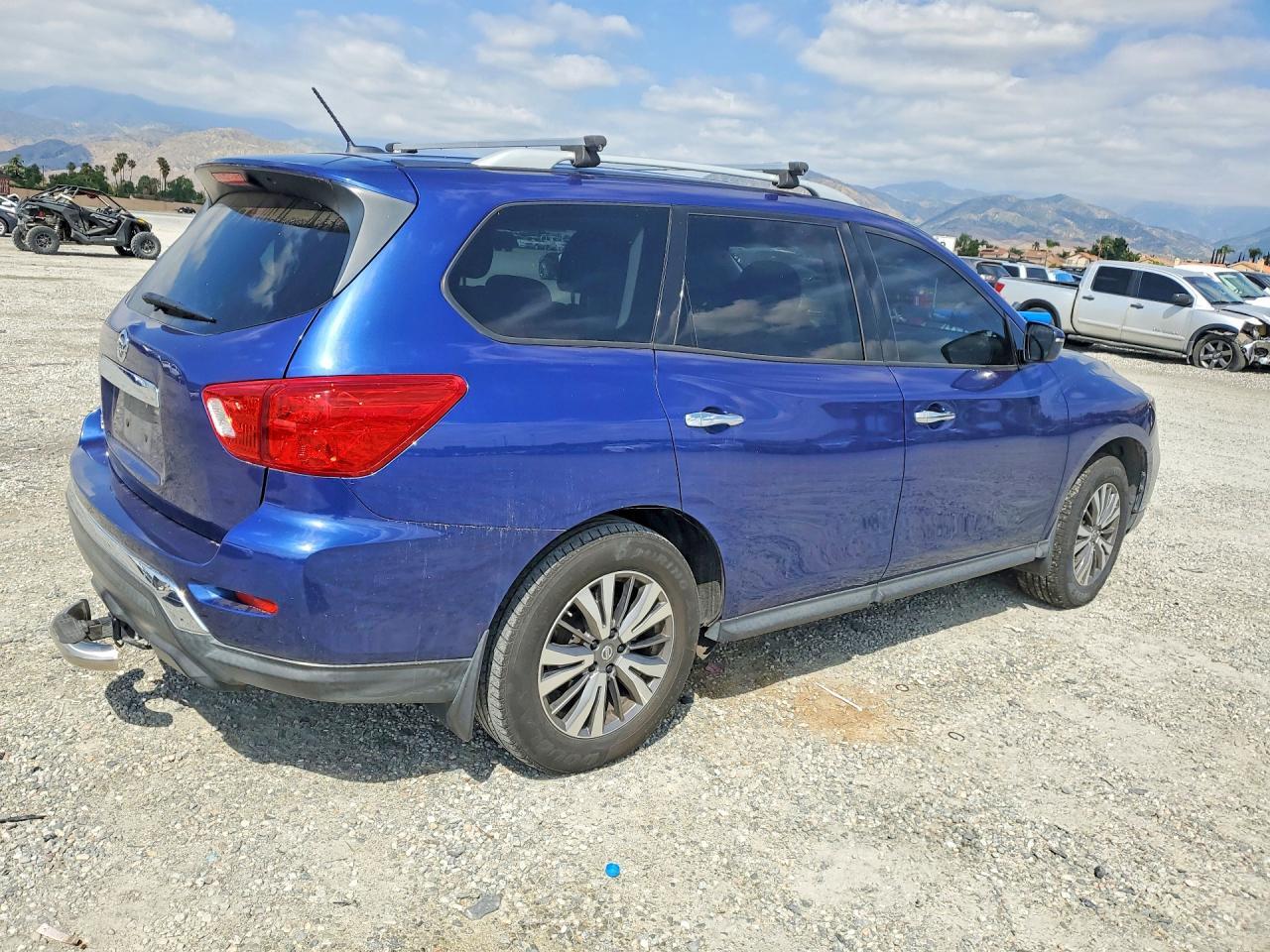 2018 Nissan Pathfinder S - Фото 3