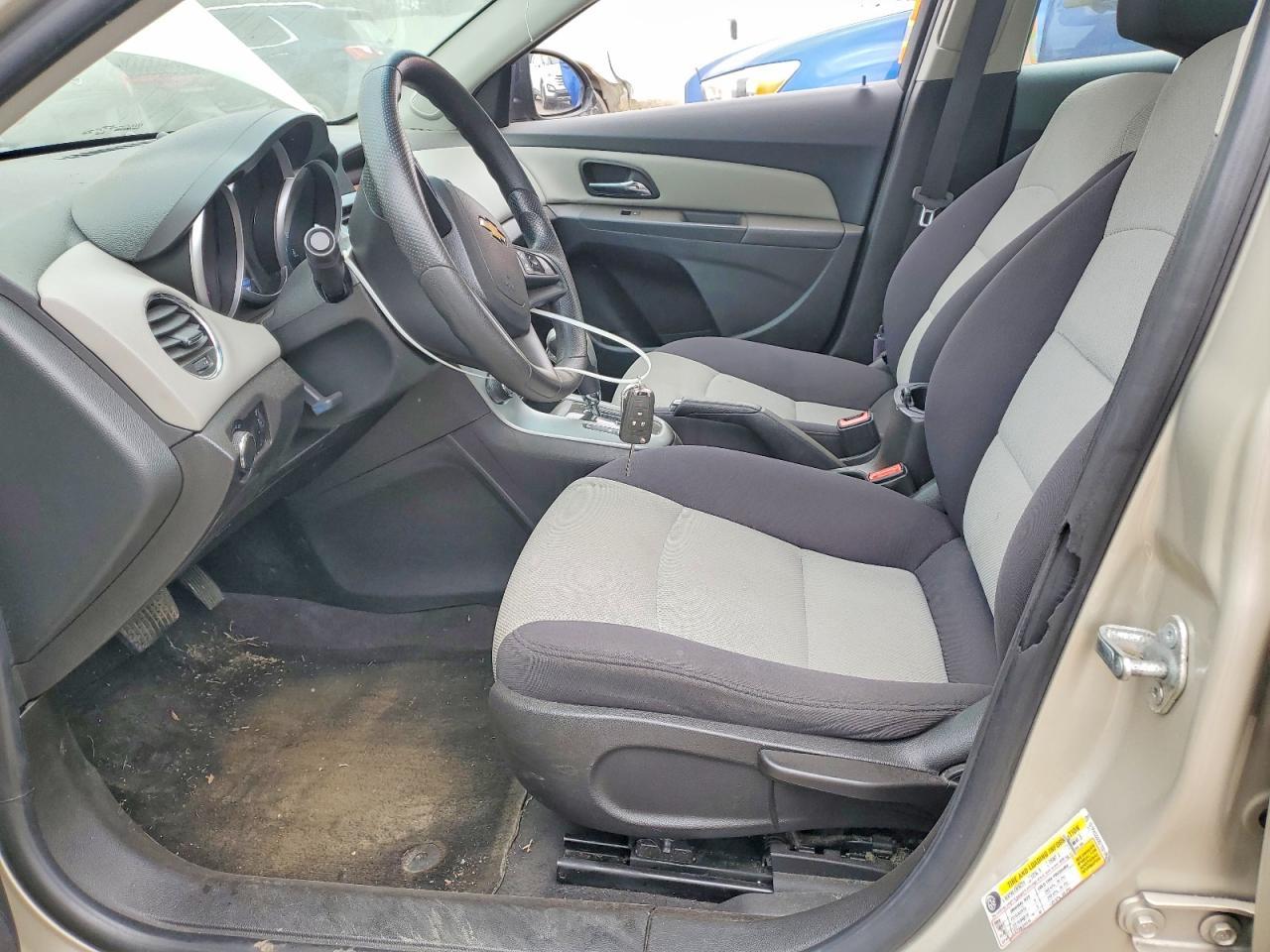 2013 Chevrolet Cruze Ls - Image 7