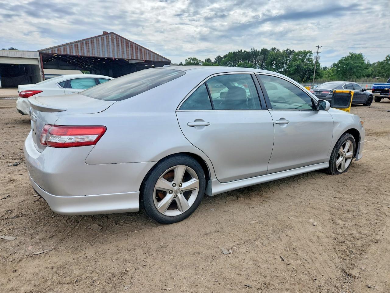 2010 Toyota Camry Se - Фото 3