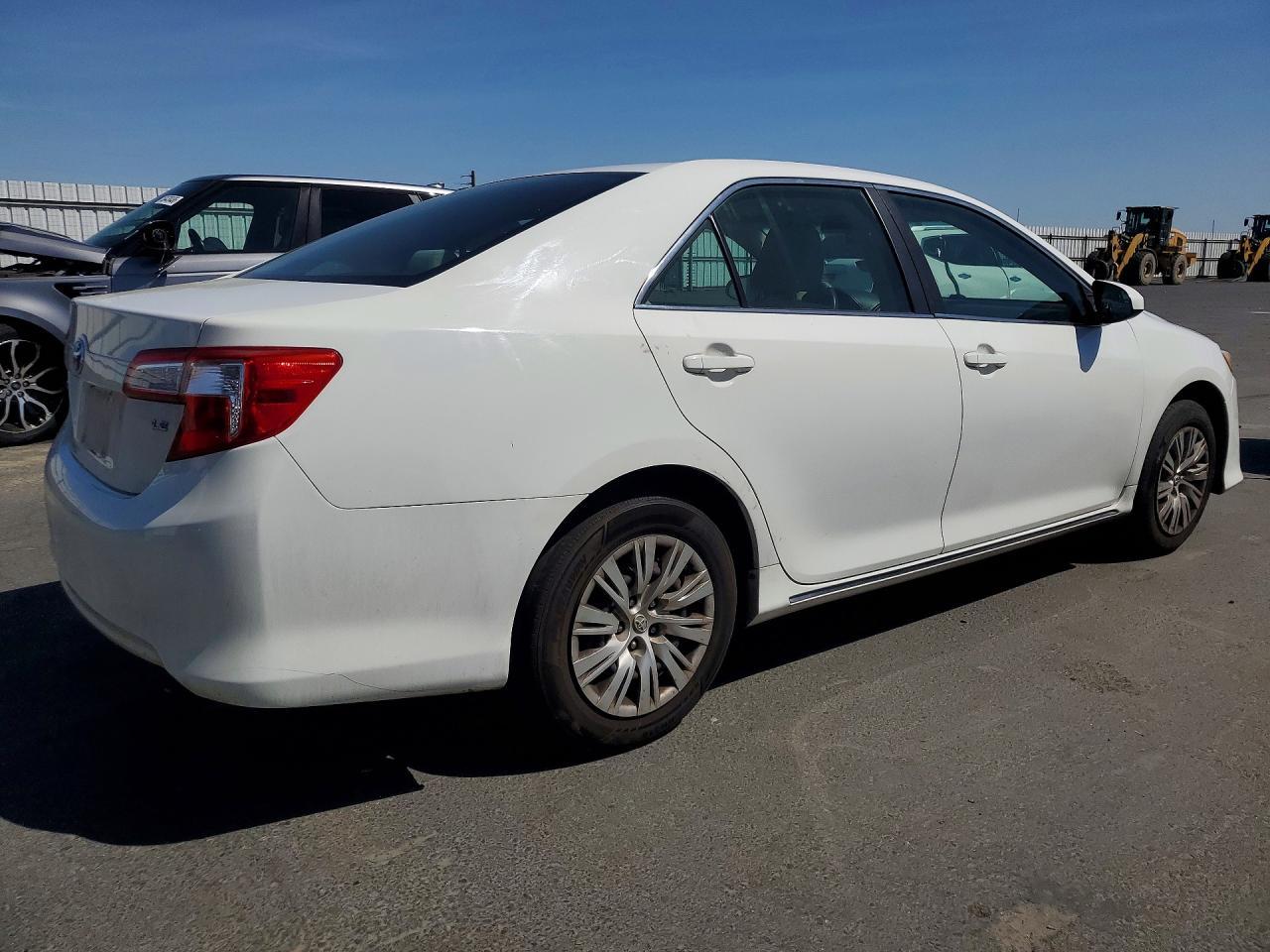2012 Toyota Camry Le - Image 3