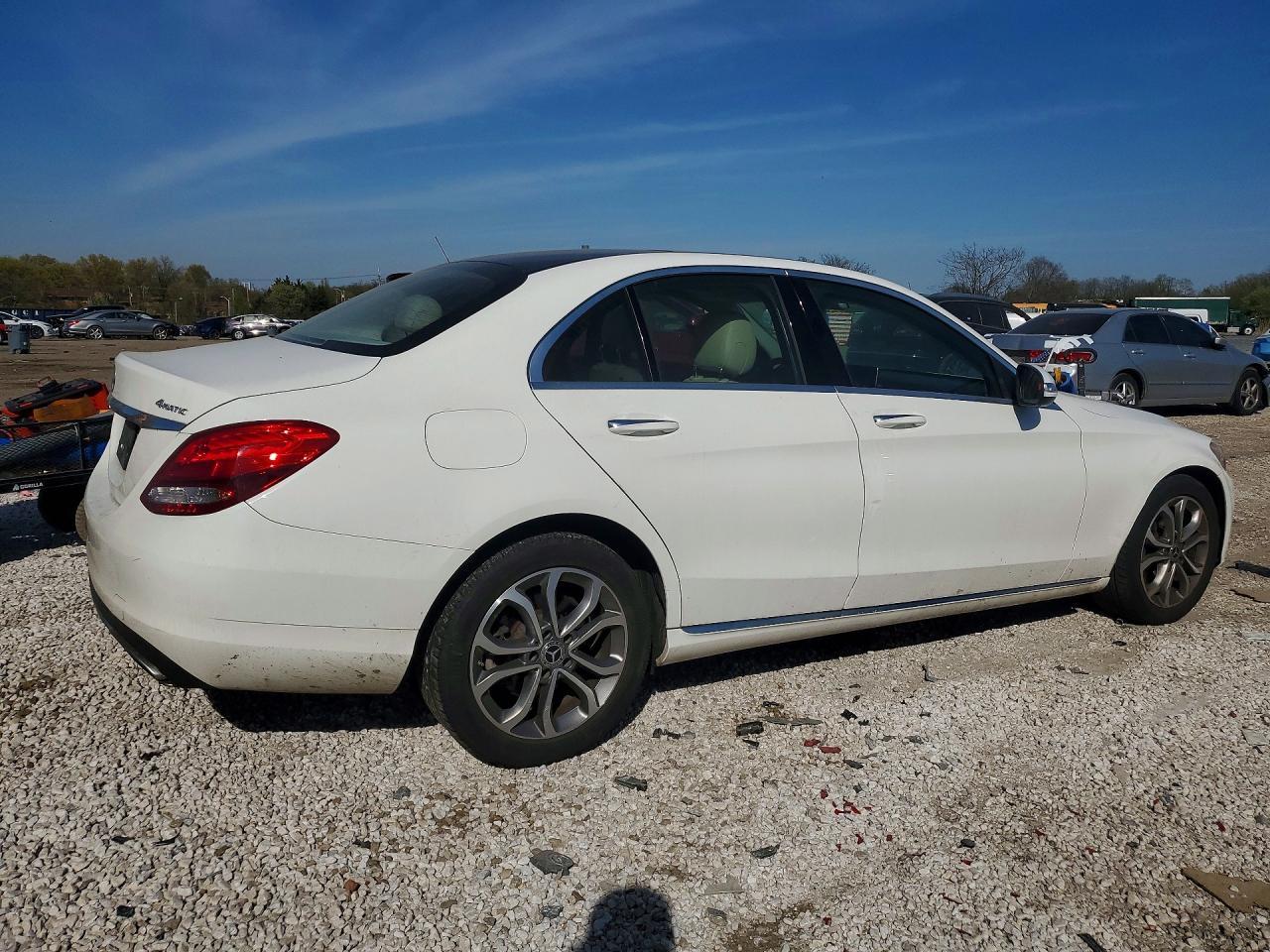 2017 Mercedes-Benz C 300 4Matic - Фото 3