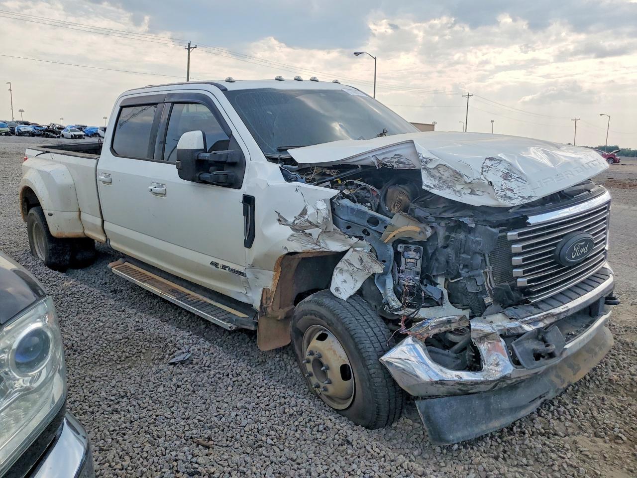 2022 Ford F350 Super Duty - Фото 4