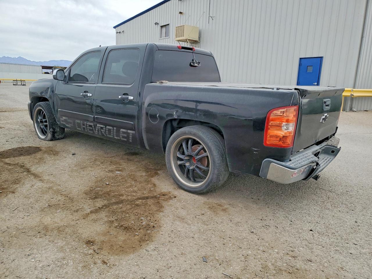 2008 Chevrolet Silverado C1500 - Image 2
