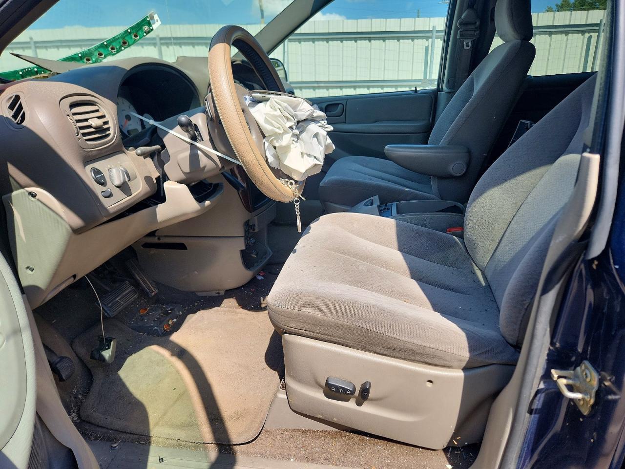 2003 Chrysler Town & Country Ex - Image 7