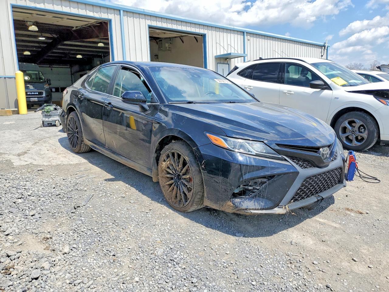 2019 Toyota Camry Se - Фото 4