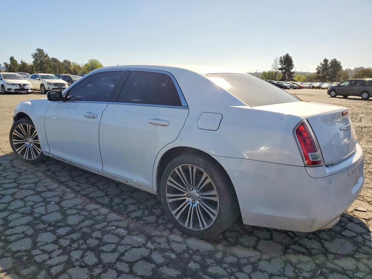 2012 Chrysler 300 S - Фото 2