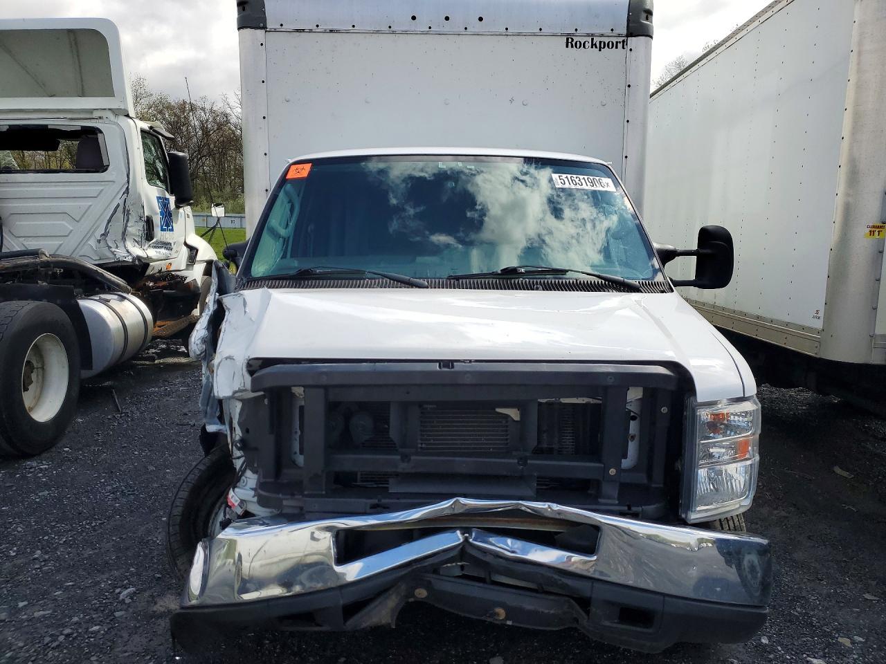 2019 Ford E350 Box Truck - Image 5