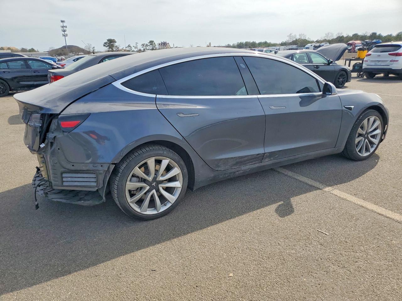 2018 Tesla Model 3 - Image 3