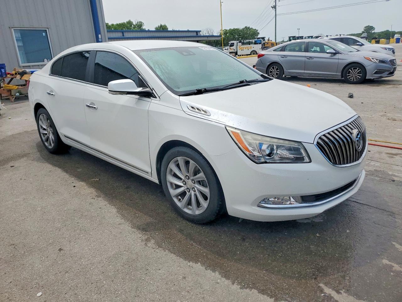 2016 Buick Lacrosse - Image 4