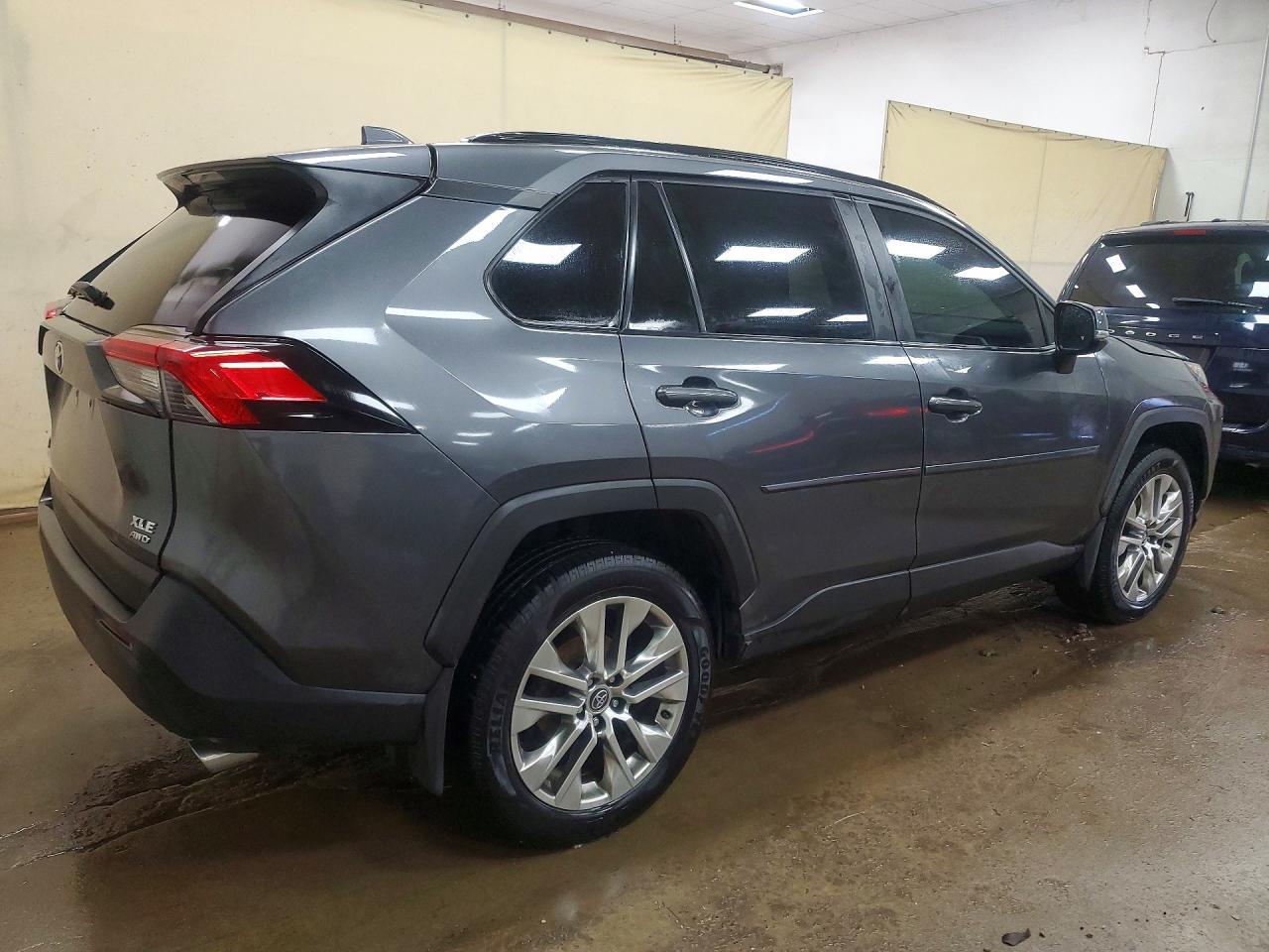 2021 Toyota Rav4 Xle Premium - Фото 3