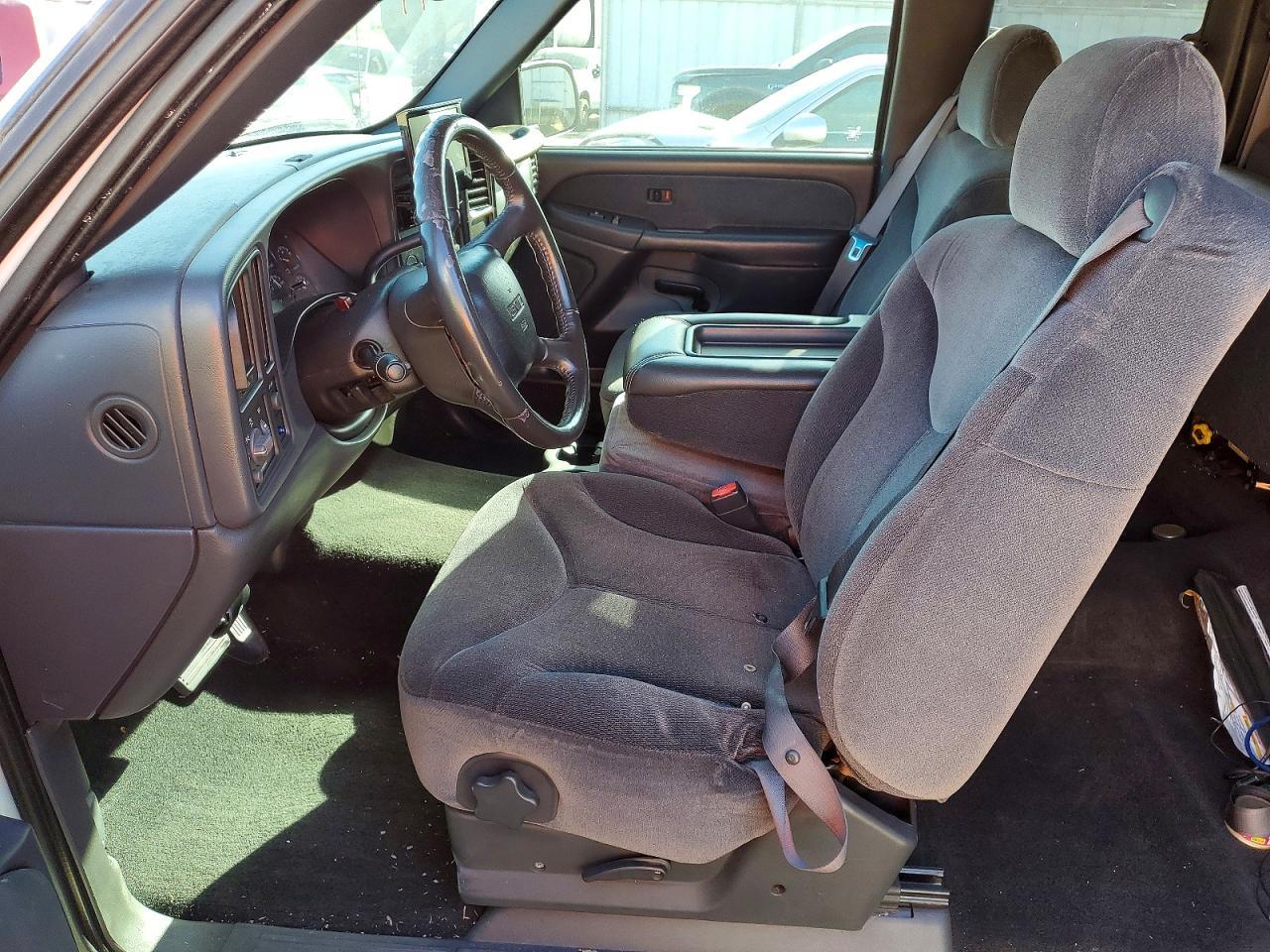 2002 GMC New Sierra C1500 - Image 7
