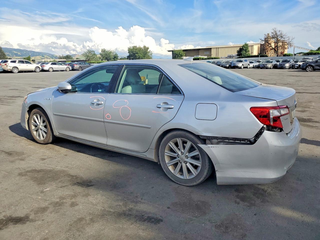 2012 Toyota Camry Hybrid Xle - Image 2
