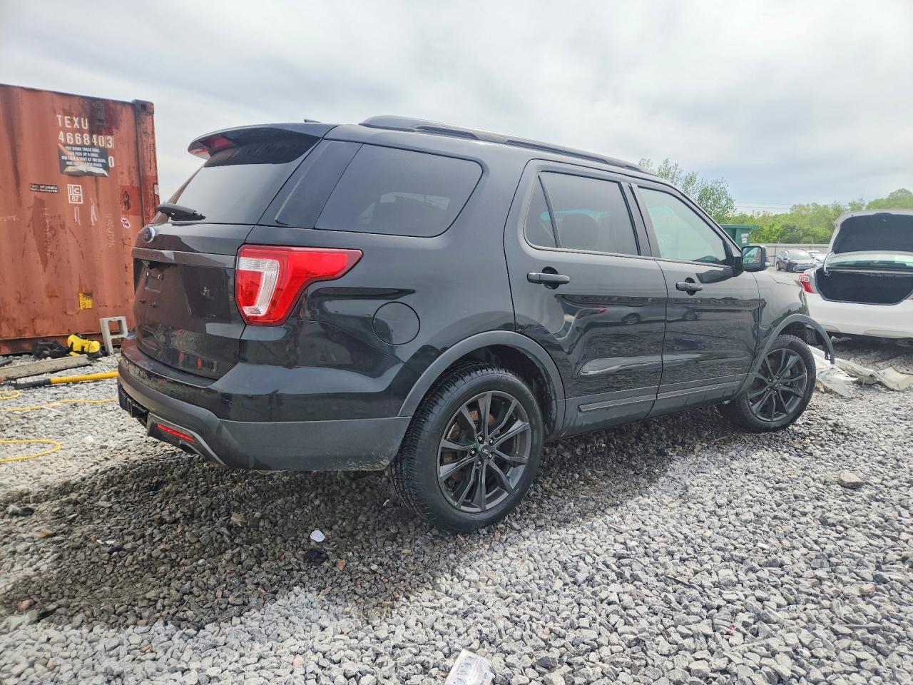 2017 Ford Explorer Xlt - Image 3
