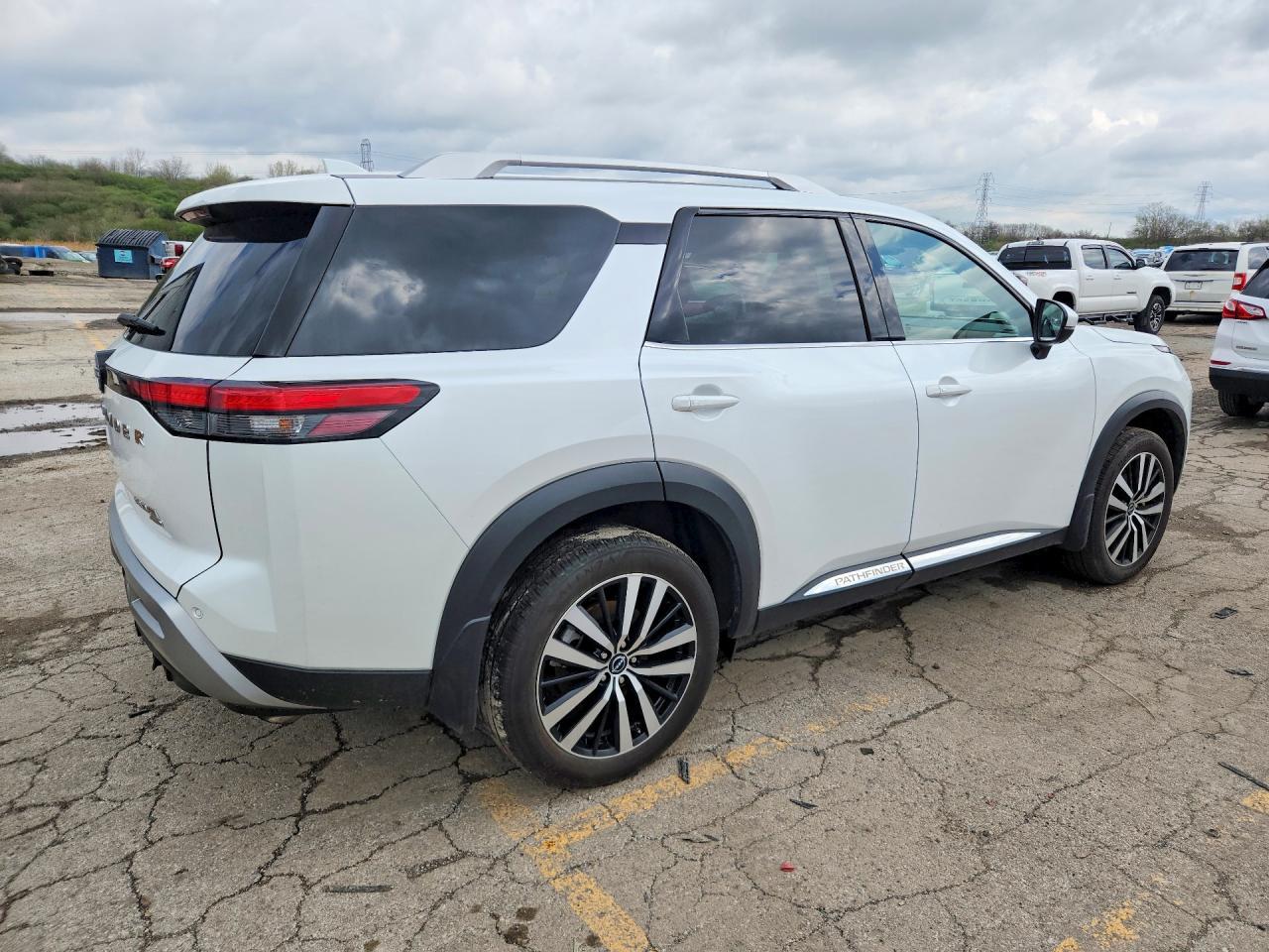 2025 Nissan Pathfinder Platinum - Фото 3