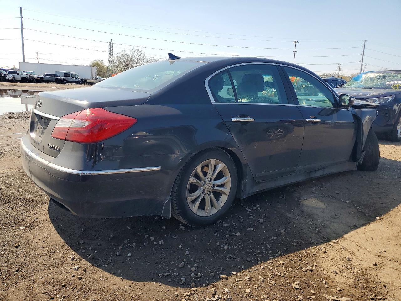 2012 Hyundai Genesis 3.8L - Фото 3