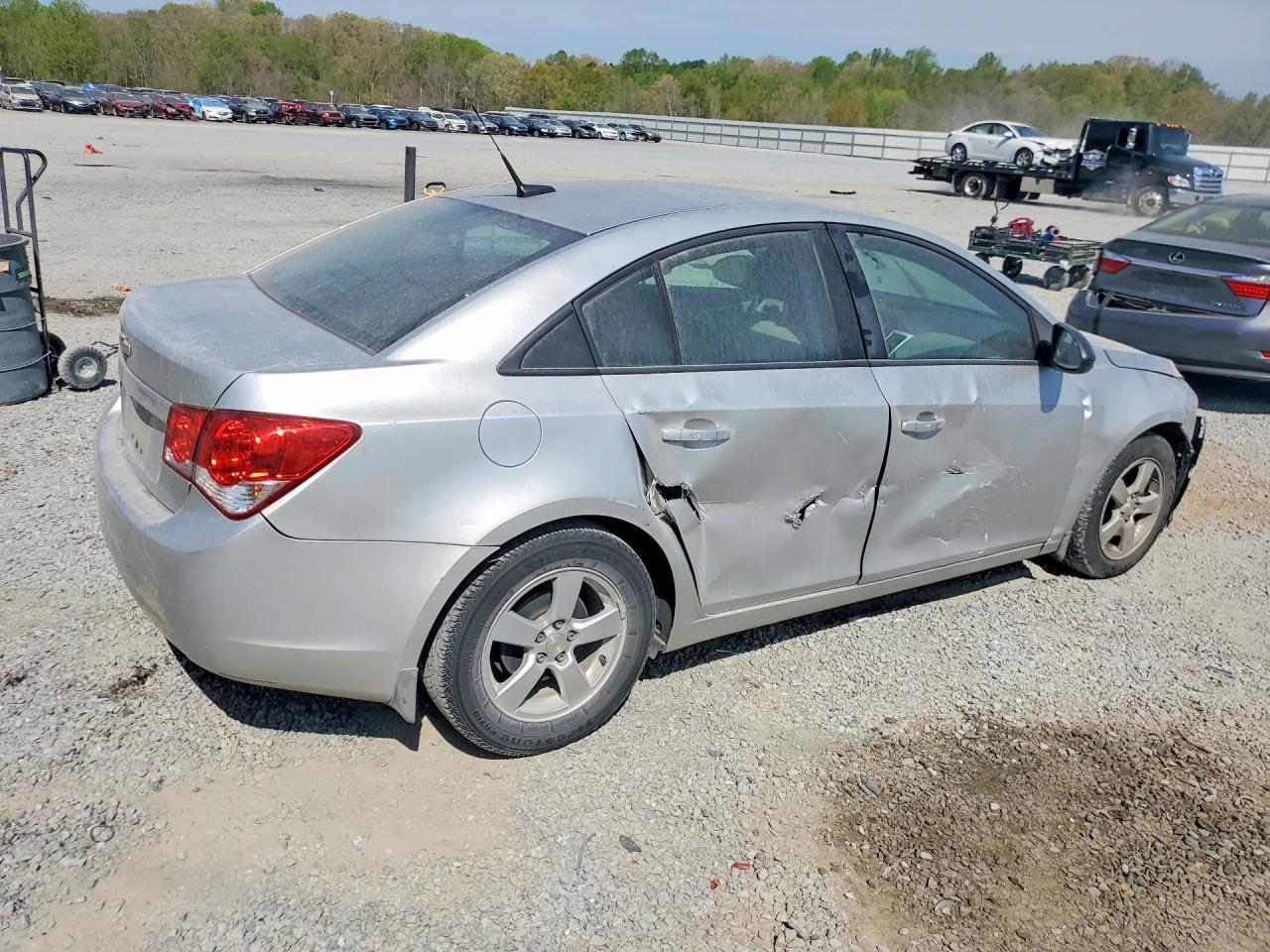 2013 Chevrolet Cruze Ls - Image 3