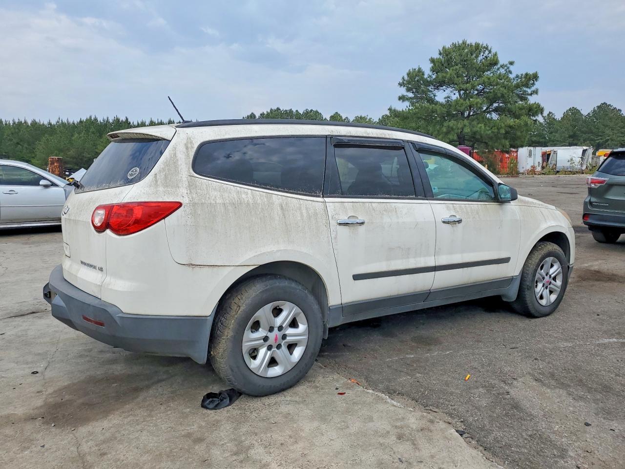2011 Chevrolet Traverse Ls - Фото 3