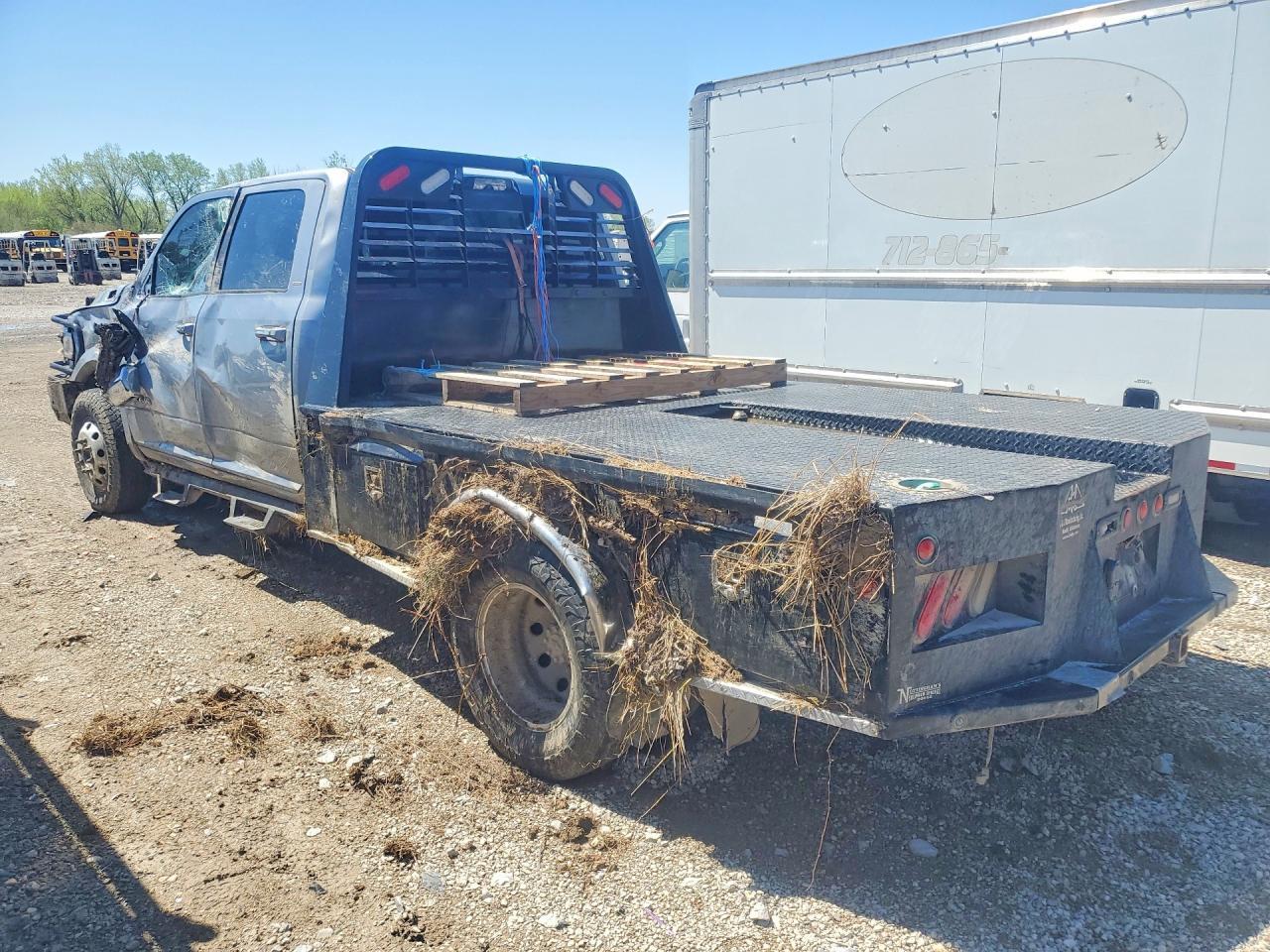 2022 Ram 3500 Laramie - Фото 2