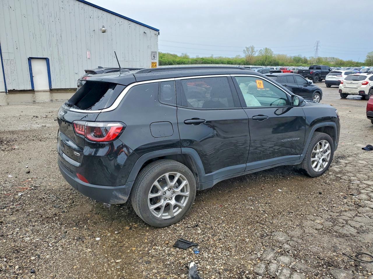2023 Jeep Compass Latitude Lux - Фото 3