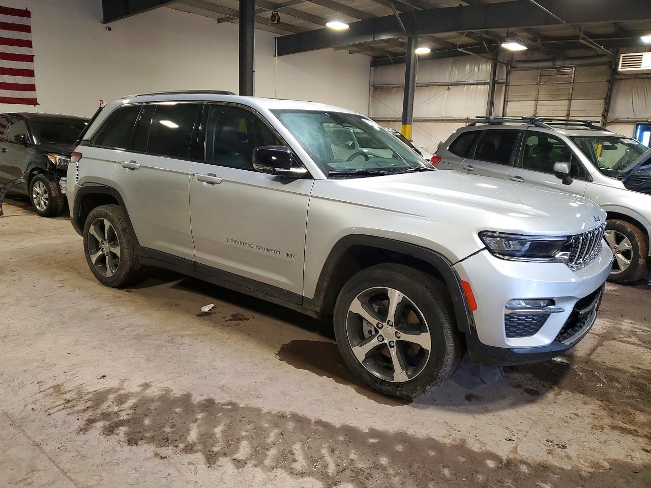 2023 Jeep Grand Cherokee - Фото 4