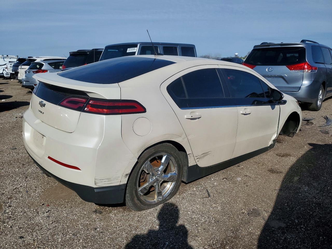 2013 Chevrolet Volt - Image 3