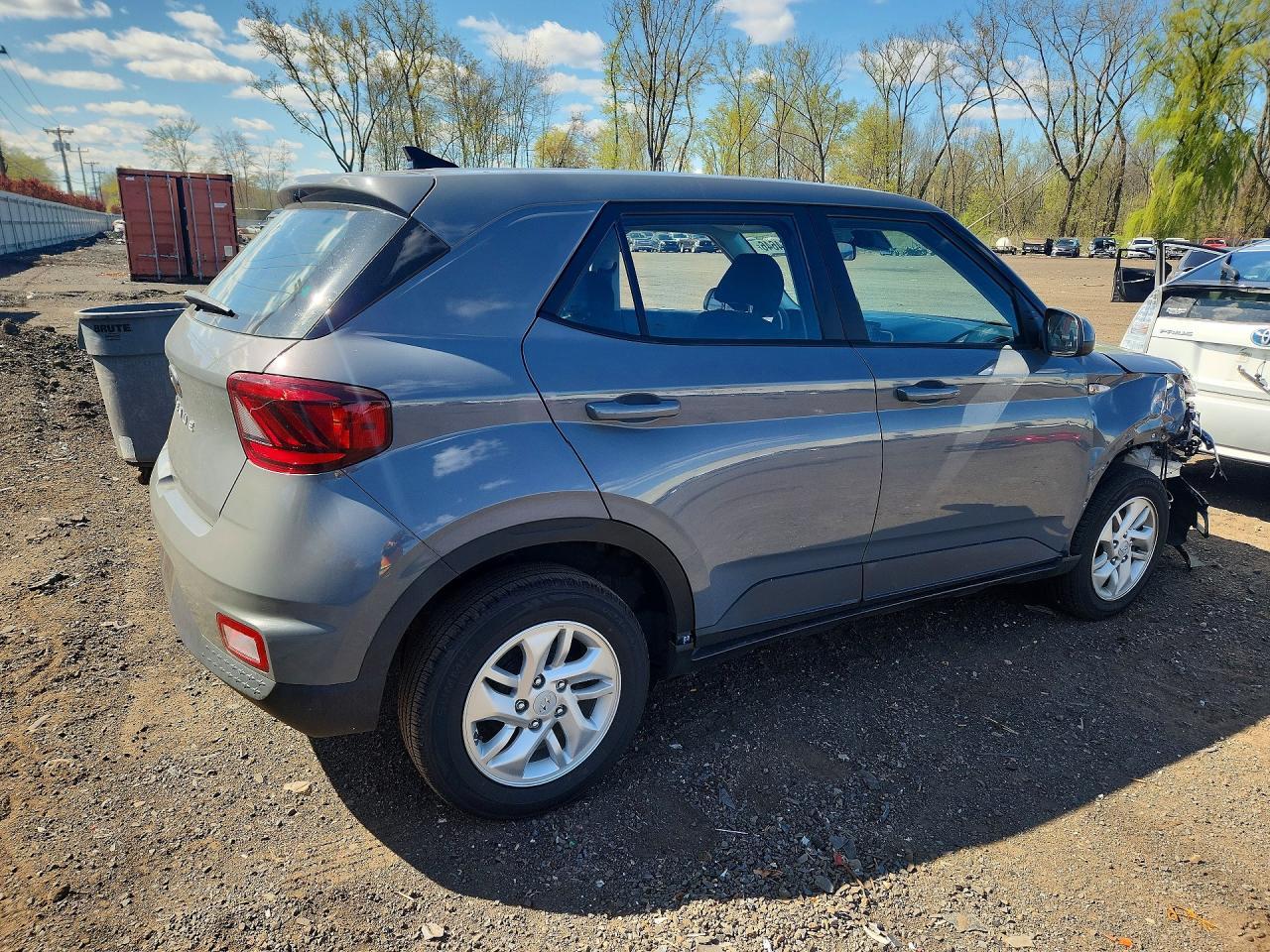 2022 Hyundai Venue Se - Image 3