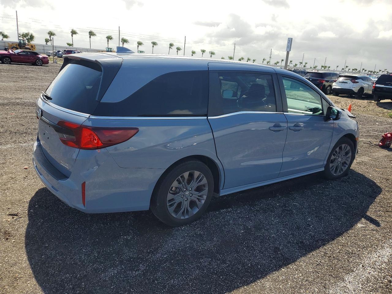 2025 Honda Odyssey Touring - Image 3