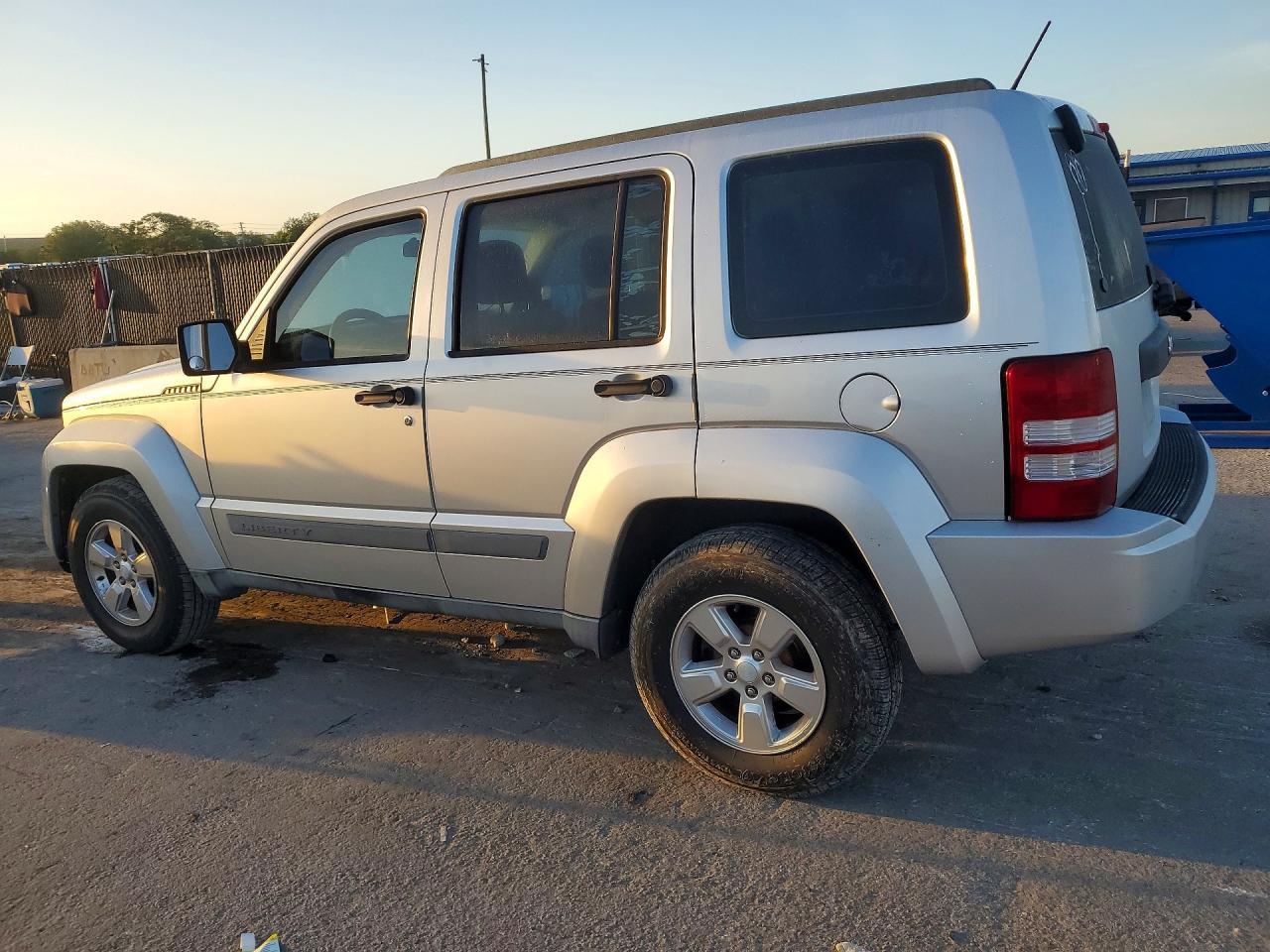 2011 Jeep Liberty Sport - Фото 2